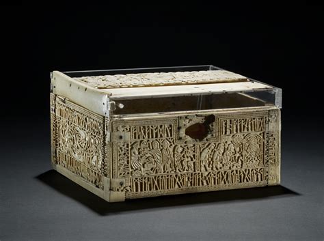 Die Bewundernswerte Schönheit des The Franks Casket! Ein Meisterwerk frühenglischer Kunst mit Gold und Elfenbein verzierten Reliefs!